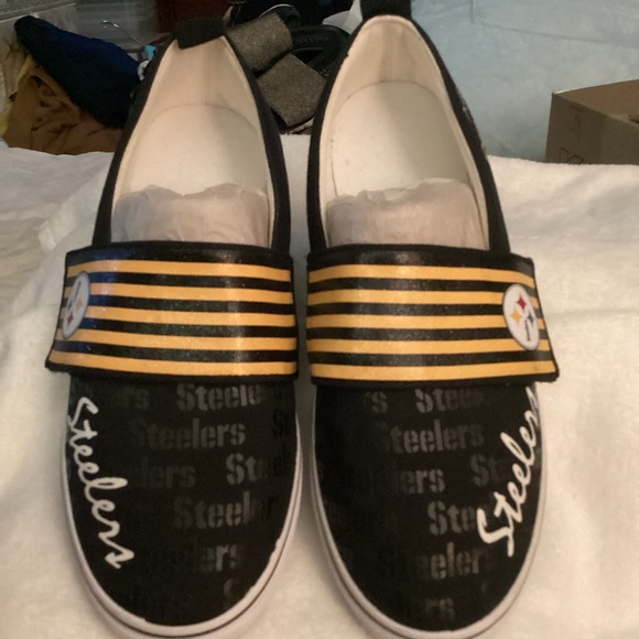 Selling one Pair of Ladies Pittsburgh Steelers Sneakers. Size 6 1/2”m. - Picture 2 of 6